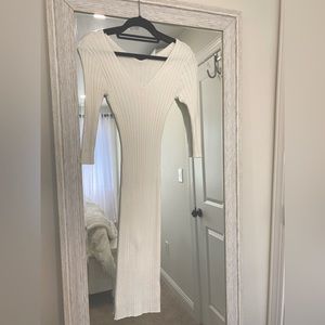 White Guess Sweater dress with sleeves